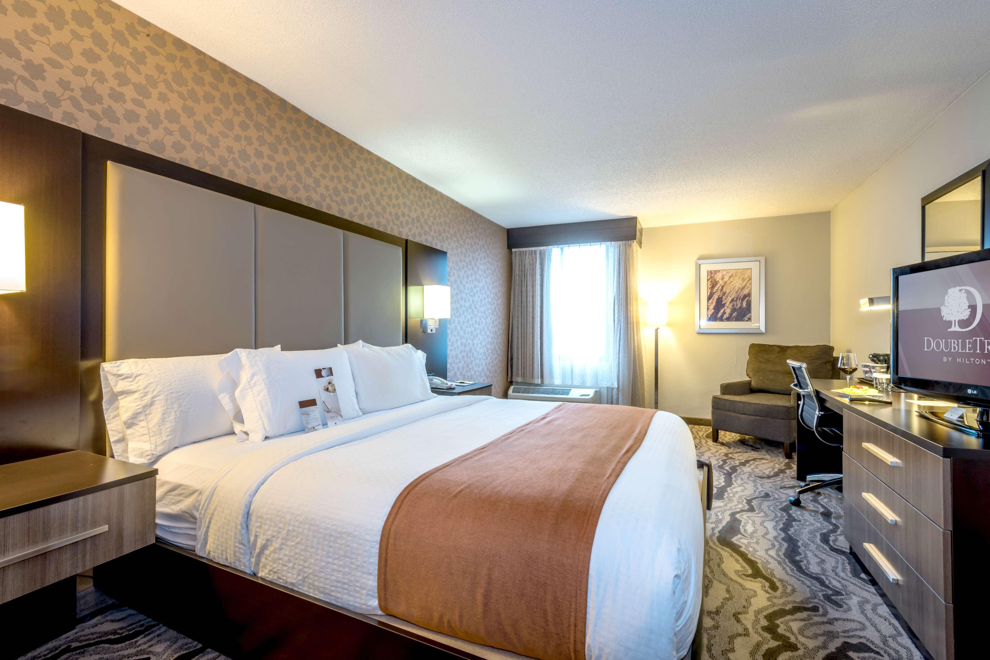 Doubletree By Hilton Montgomery Downtown Bagian luar foto