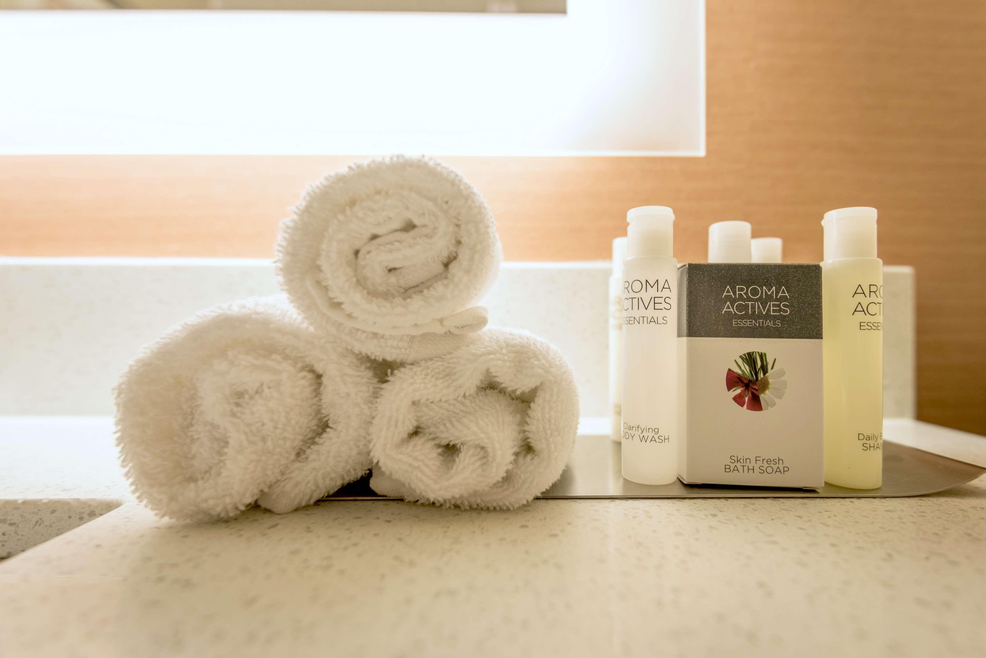 Doubletree By Hilton Montgomery Downtown Bagian luar foto