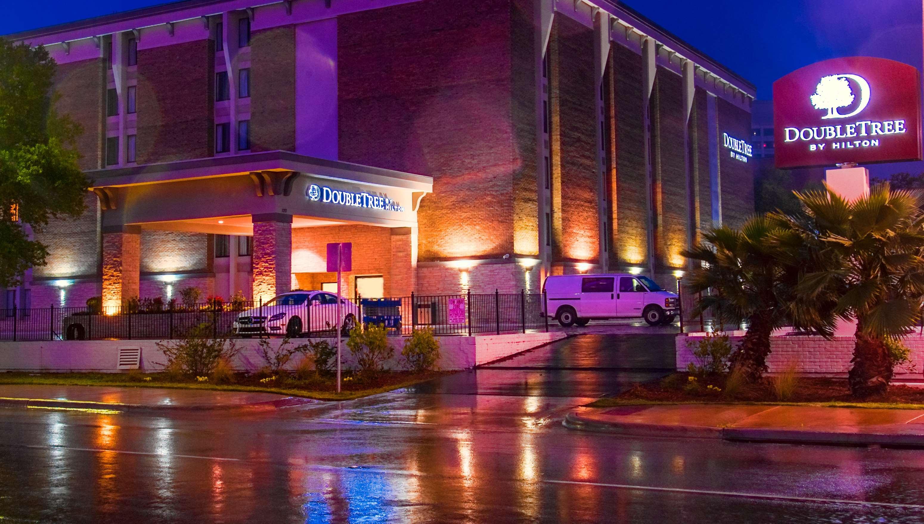Doubletree By Hilton Montgomery Downtown Bagian luar foto