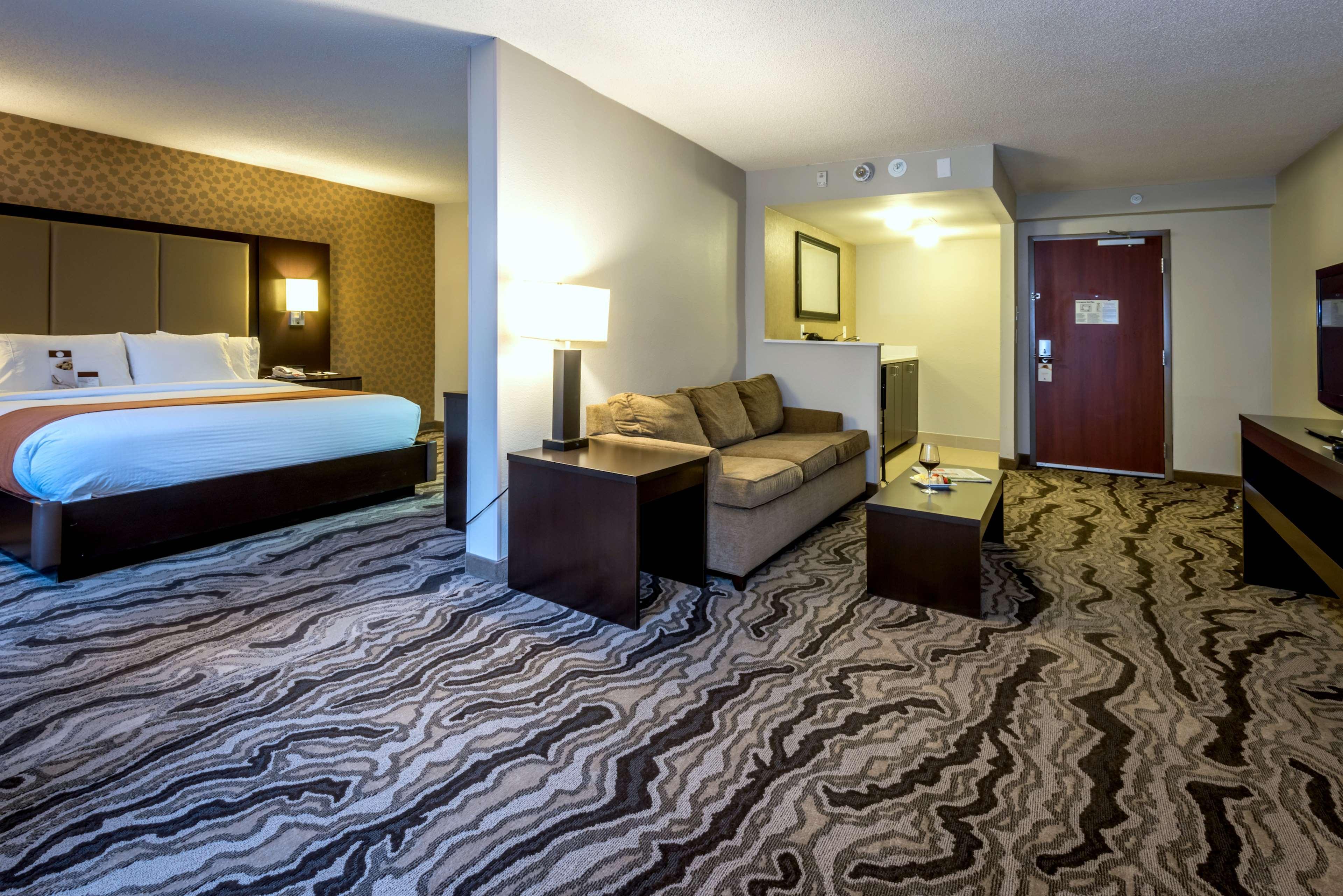 Doubletree By Hilton Montgomery Downtown Bagian luar foto