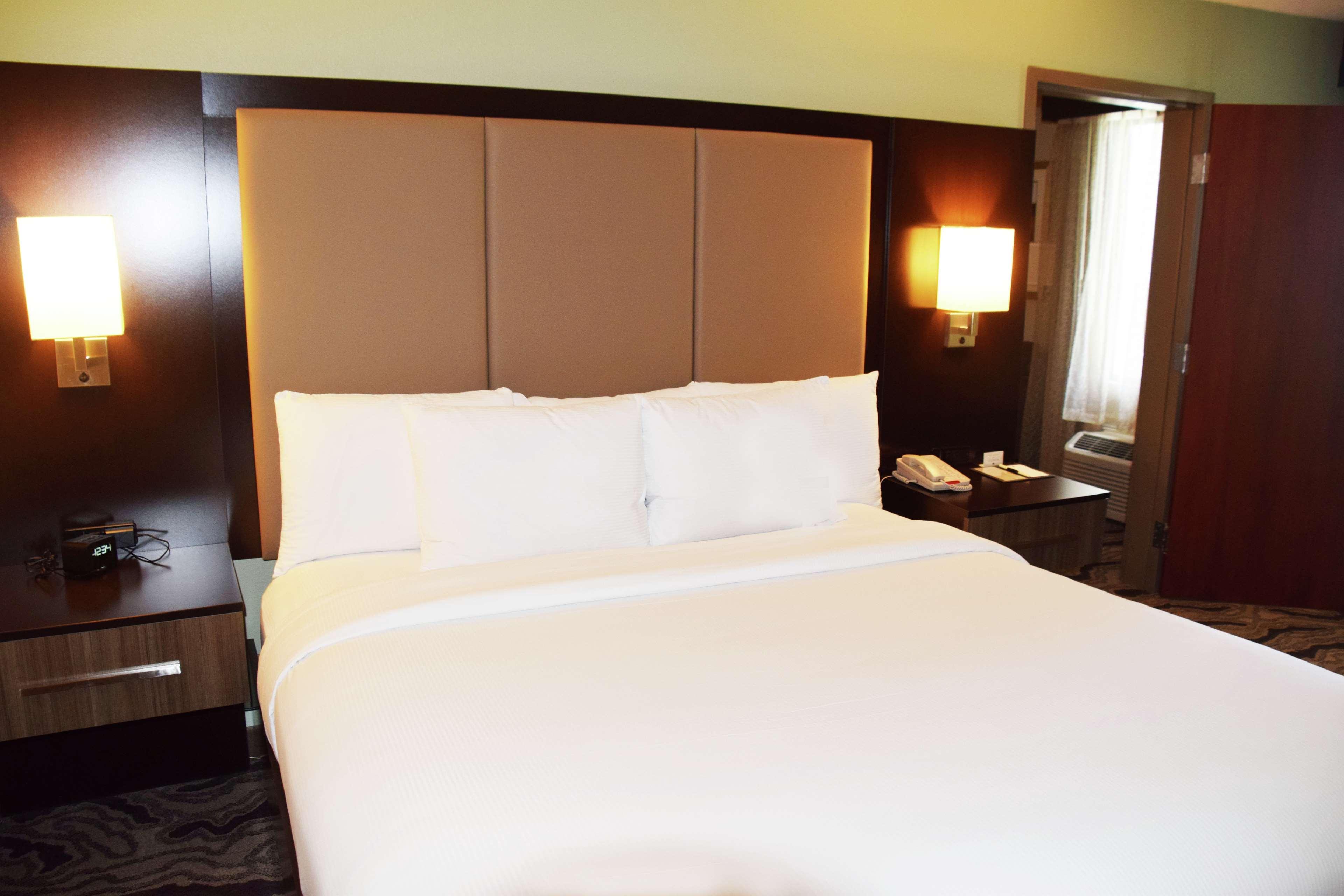Doubletree By Hilton Montgomery Downtown Bagian luar foto