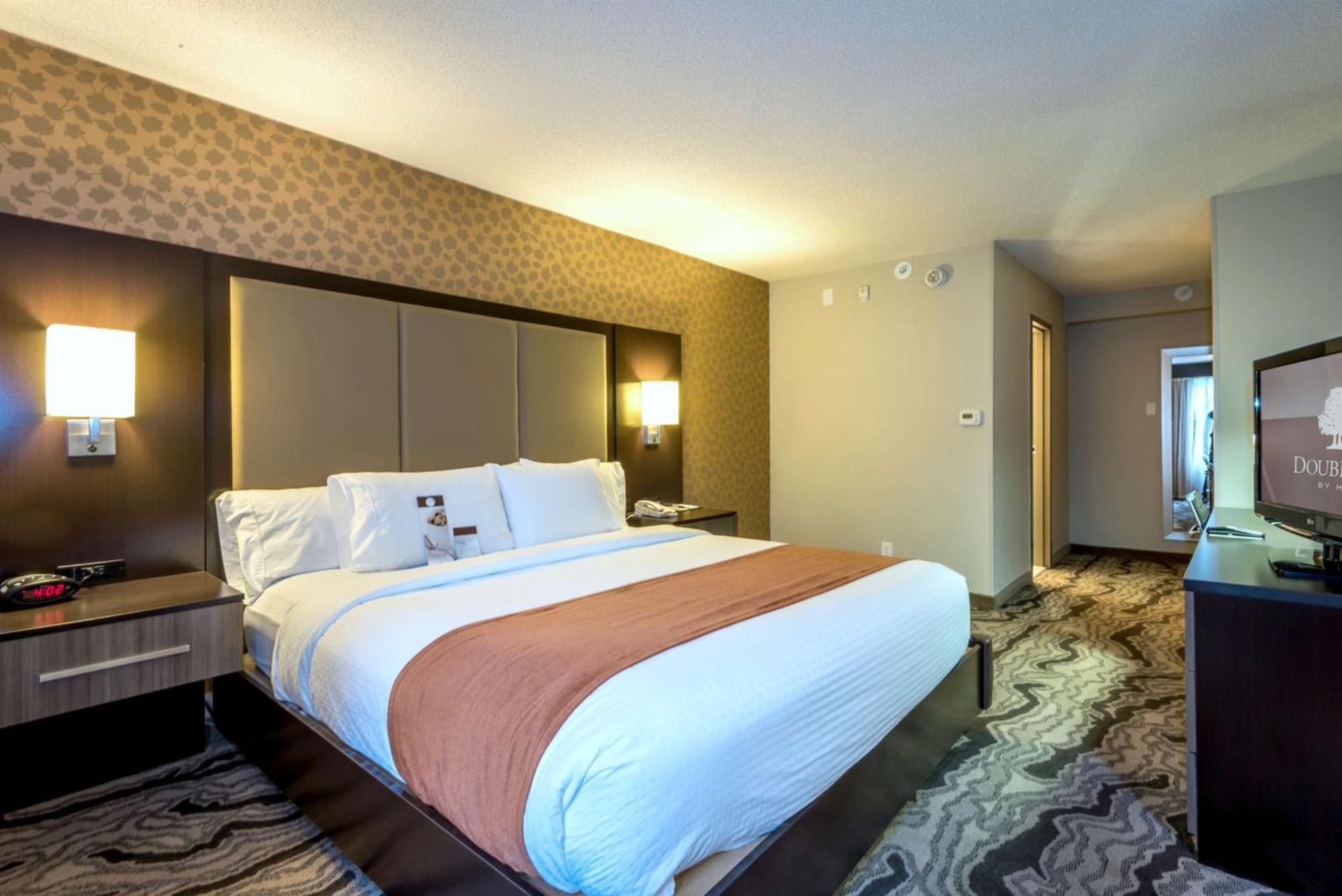 Doubletree By Hilton Montgomery Downtown Bagian luar foto