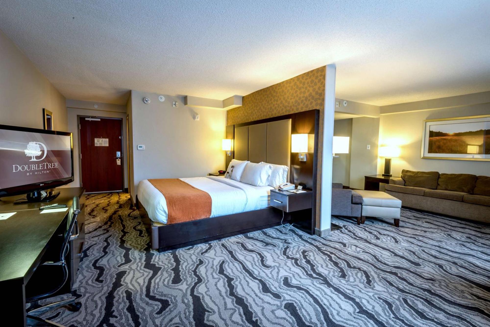 Doubletree By Hilton Montgomery Downtown Bagian luar foto