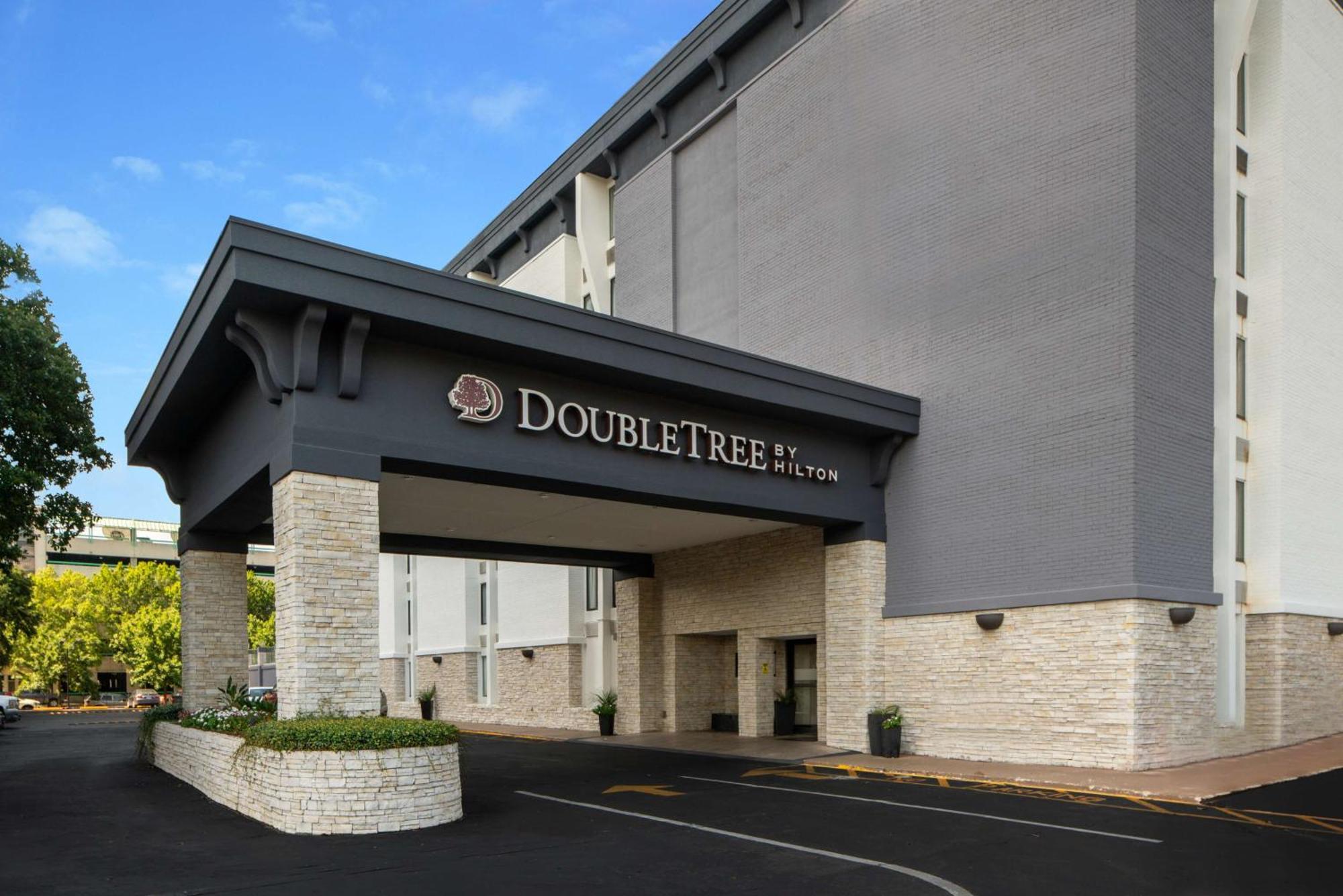Doubletree By Hilton Montgomery Downtown Bagian luar foto